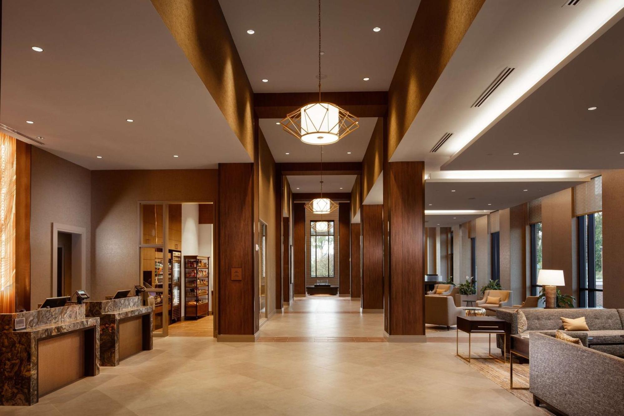 Hotel Embassy By Hilton South Bend