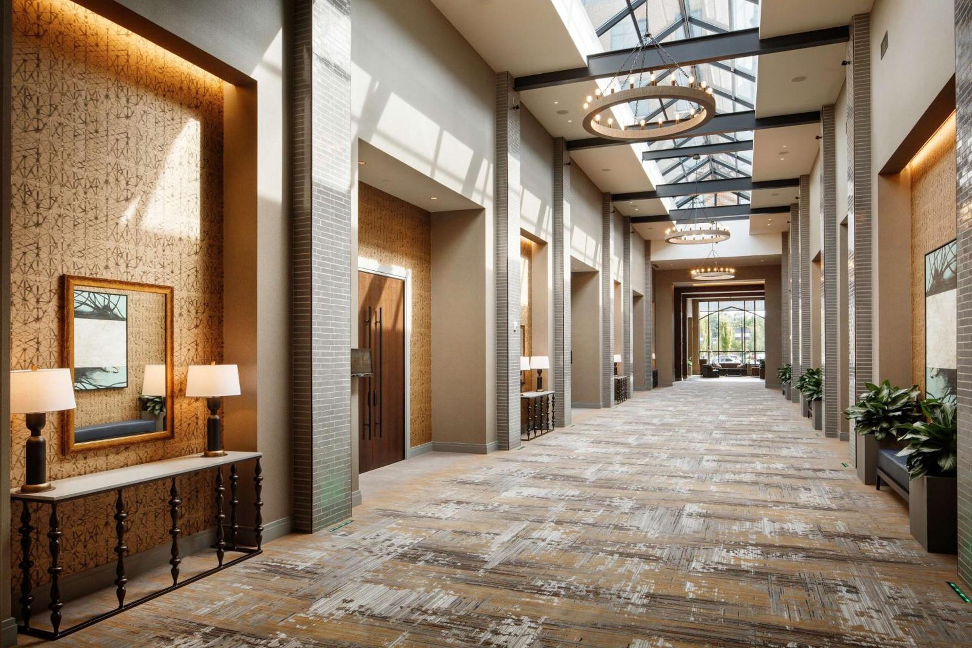 Hotel Embassy By Hilton South Bend